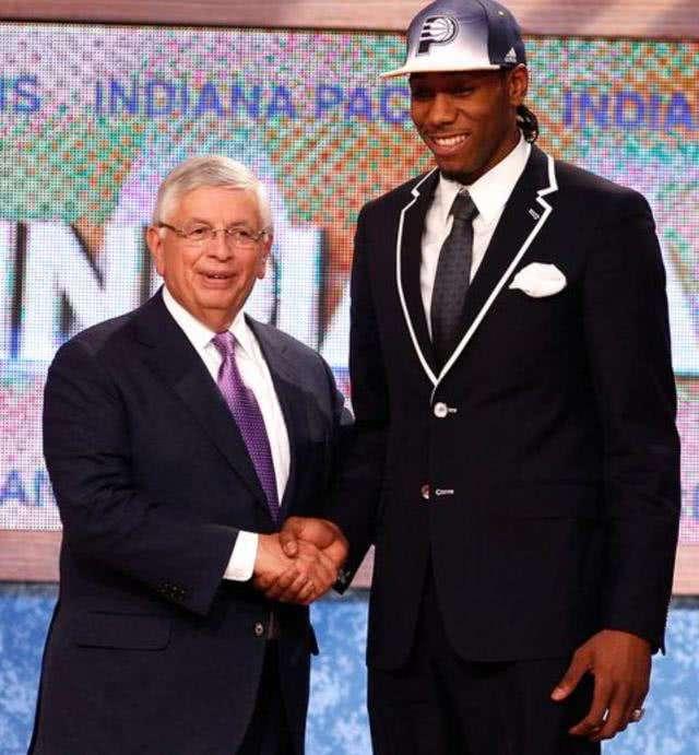 意甲：尤文客场3-0轻取卡利亚里（意甲战报：尤文客场3比0完胜卡利亚里）