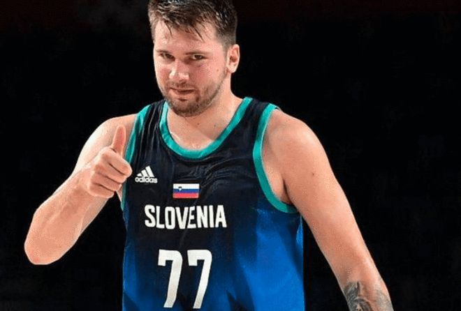 状态不佳！詹姆斯半场9投2中仅得4分，湖人领先9分（手感冰冷！詹姆斯半场9投仅2中拿4分，湖人领先9分）