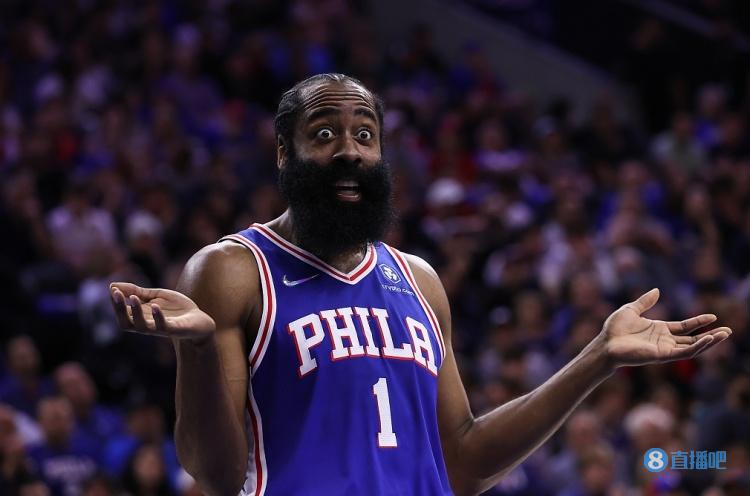 记者：里尔18岁中场布阿迪的团队否认球员与巴黎的转会传闻（记者：里尔18岁中场布阿迪团队辟谣与巴黎的转会传闻）